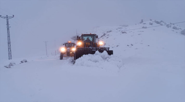 Berfê rêyên 2720 gund û deverên Bakurê Kurdistanê girtin