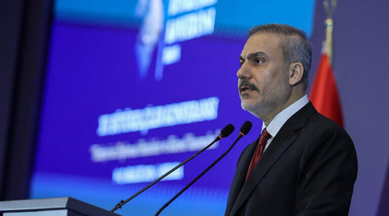 Hakan Fidan diçe Fransayê