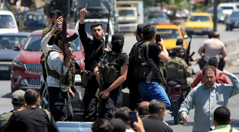 Li gundên Swêdayê şer di navbera komên çekdar de çê bû