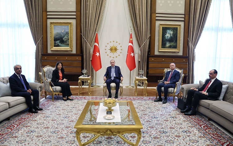 DEM Partî: Îradeya her du aliyan a ji bo domandina pêvajoyê didome