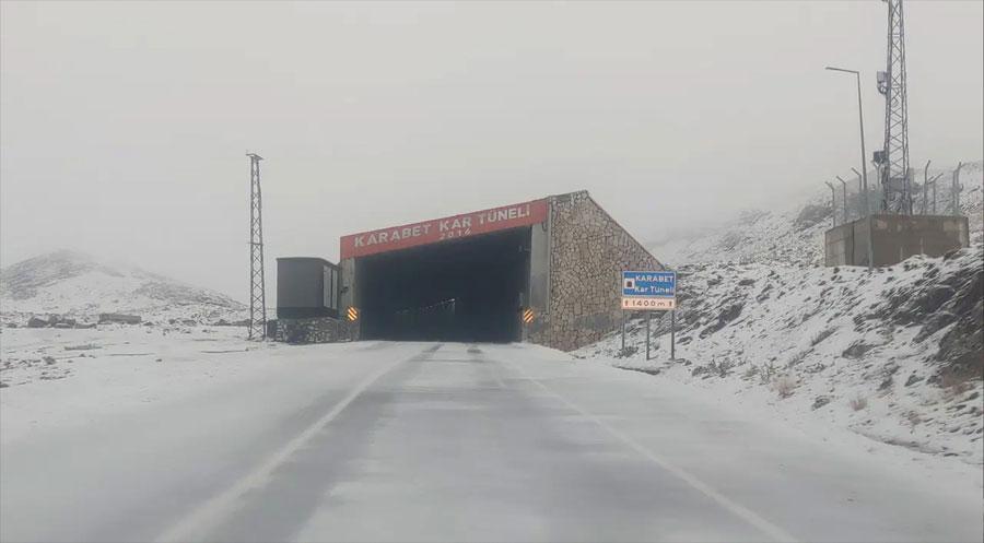 Pêla yekê ya befirê bajarê Wanê yê Bakurê Kurdistanê spî kir