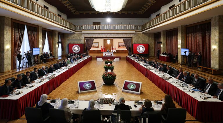 Parlamentoya Tirkiyeyê pêngavên pêvajoya aştiyê nîqaş dike