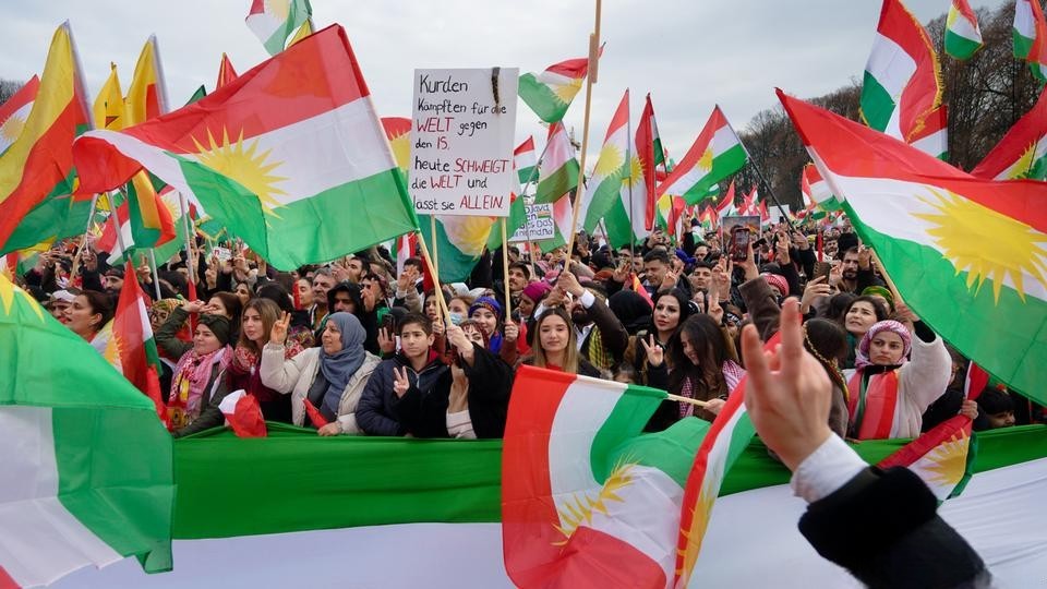 Revenda Kurd li Almanyayê ji bo piştgiriya Rojavayê Kurdistanê daketin kolanan