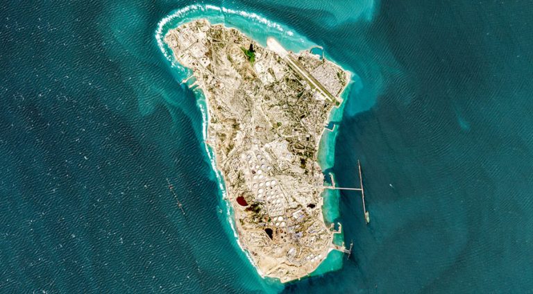 New York Times: Êrîşa li ser Girava Xargê piraniya hinardekirina petrolê rawestandiye