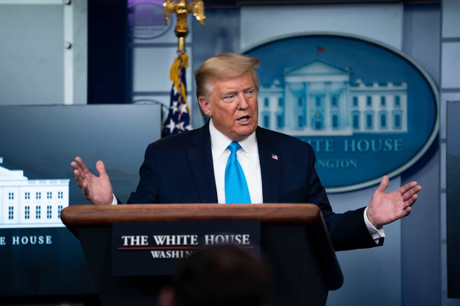 Di şîvxwarina Trump ligel rojnamevanan de teqe rû da: Êrîşker hate girtin