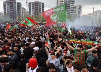 Amedspor bi serbilindî gihîşt Super Lîgê: Nêçîrvan Barzanî û erdogan pîrozbahî li tîmê kirin