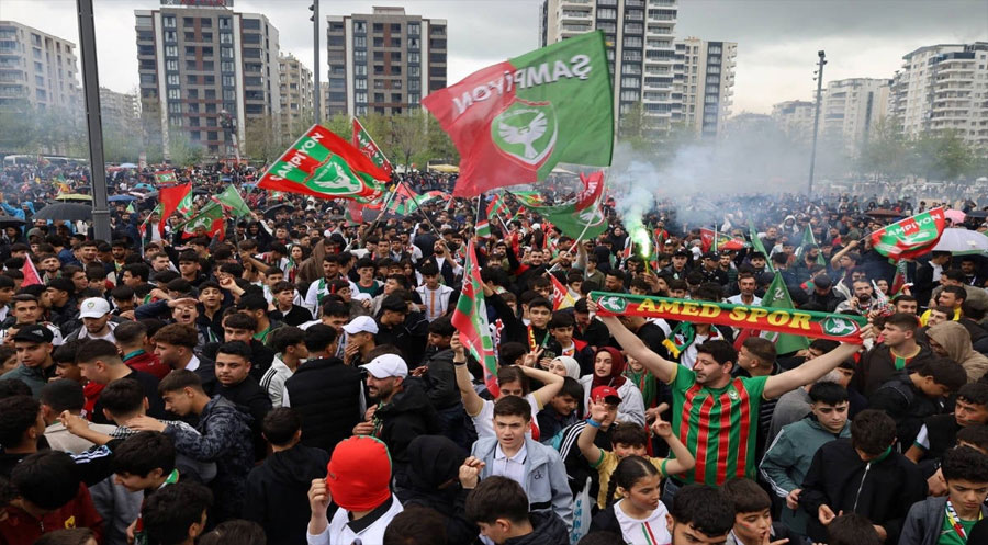 Amedspor bi serbilindî gihîşt Super Lîgê: Nêçîrvan Barzanî û erdogan pîrozbahî li tîmê kirin