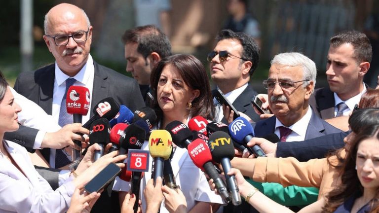 DEM Partî ji bo Pêvajoya Aştiyê ber bi parlamenê ve pêngavan diavêje û daxwaza "Qanûna Çarçoveyê" dike