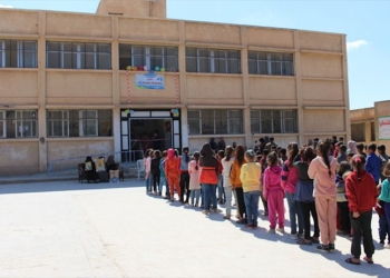 Hesekê.. 1411 Mamosteyên ku ji ber helwesta siyasî hatibûn dûrxistin vedigerin ser karê xwe