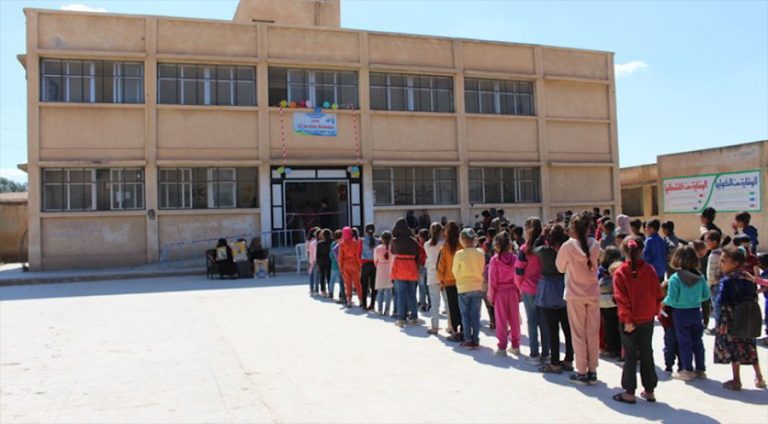 Hesekê.. 1411 Mamosteyên ku ji ber helwesta siyasî hatibûn dûrxistin vedigerin ser karê xwe
