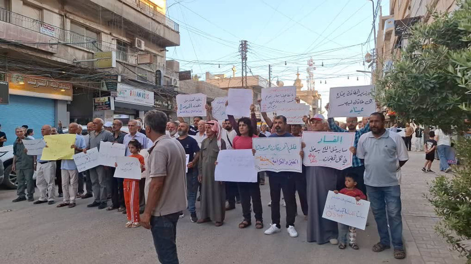 Qamişlo: Xwepêşandanên dijî giranbûna nirxê sotemeniyê di hefteya duyem de ne