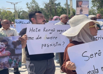 Hesekê: Koçberên Serê Kaniyê daketin kolanan û daxwaza vegereke ewleh kirin