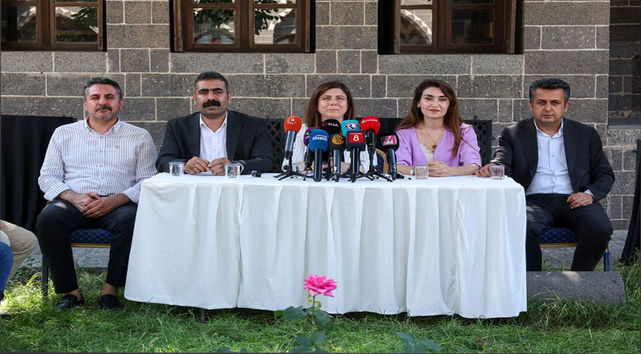 Hevşaredarê bajarê mezin ê Diyarbekirê Doğan Hatun dest ji karê xwe berda