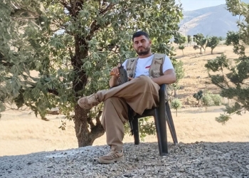 Komele: Pêşmergeyekî me yê birîndar gihîşt karwanê şehîdan