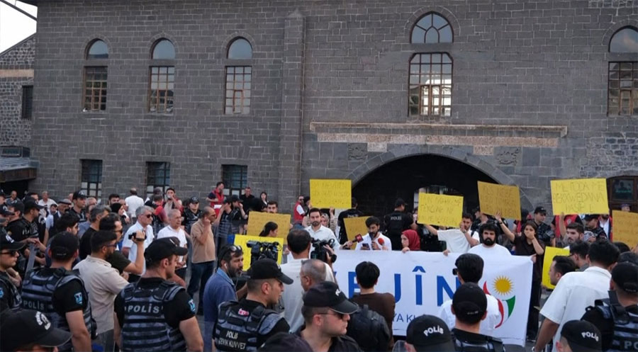 Li Diyarbekirê ji bo serbestberdana endamên Tevgera Vejînê çalakiya rûniştinê hat lidarxistin
