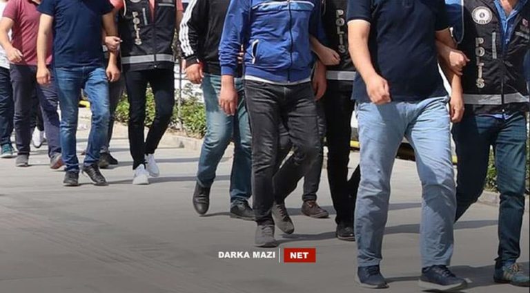Li Diyarbekirê çar kes ji ber daliqandina posterên PKKê hatin binçavkirin