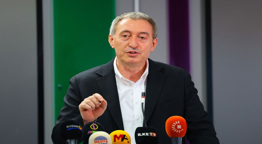 Tuncer Bakirhan: Me hinek Elewî ji kolanan anîn û kirin parlamenter
