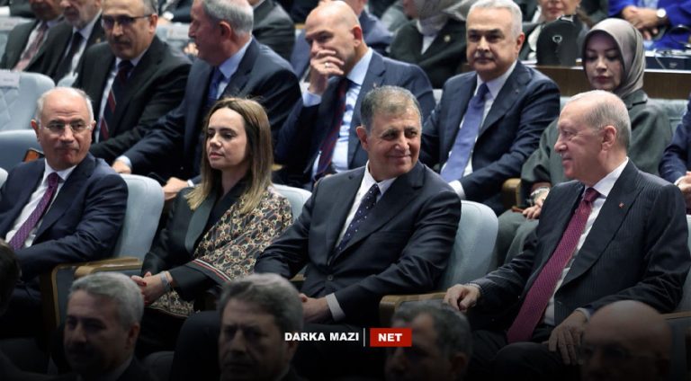Şaredarê bajarê mezin ê Îzmîrê Cemîl Tugay tevlî AK Partiyê bû